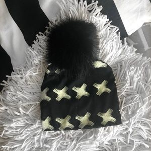 NEW ! baby Pom Pom Beanie hat newborn to 6 motns